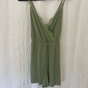 NWT Lulu’s lounge romper